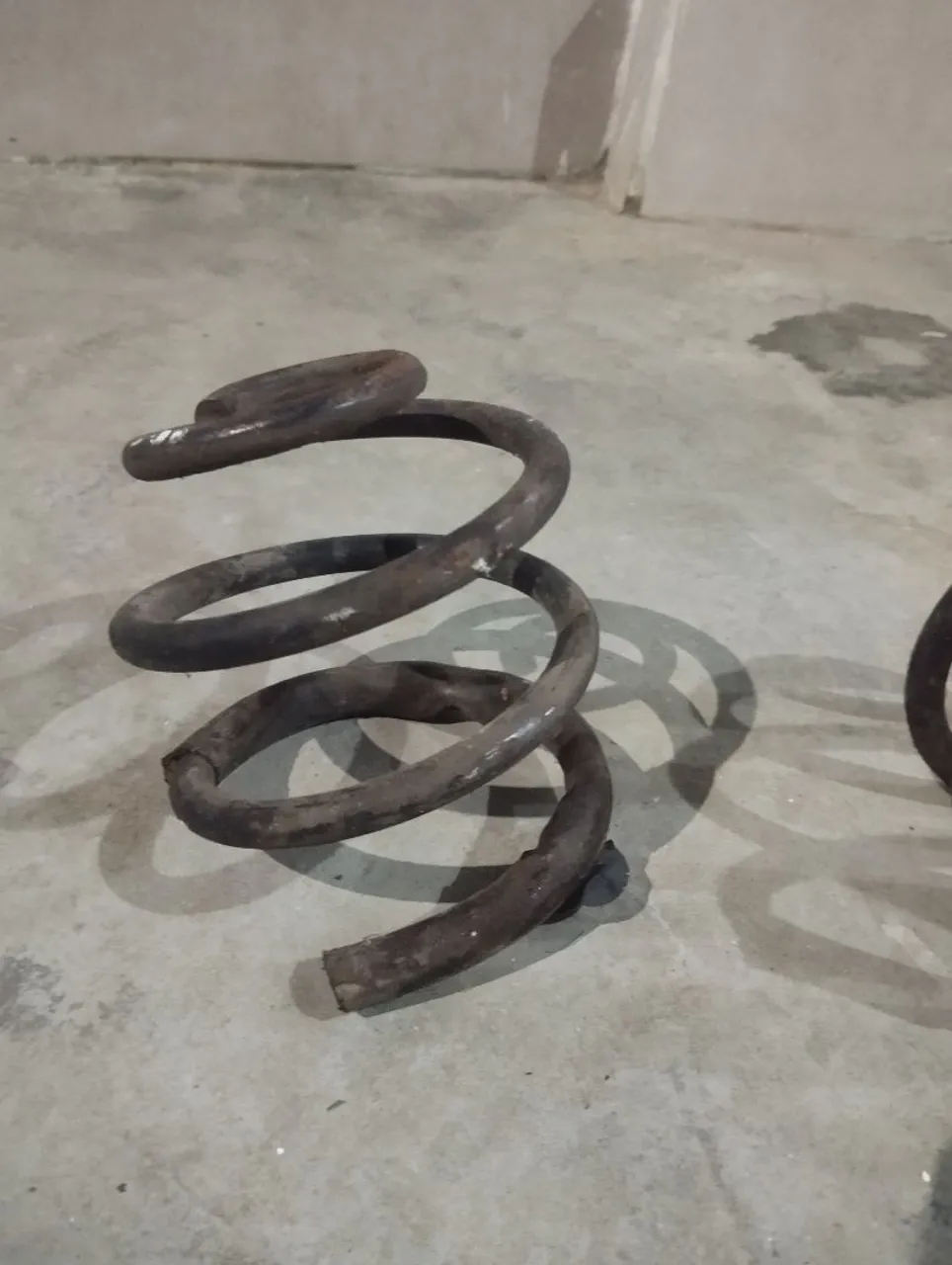 Mola de Suspensão Automotiva - Usada