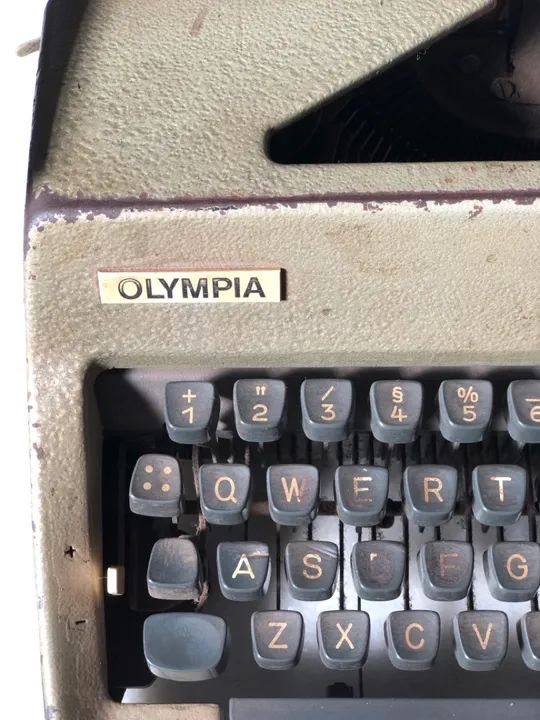 Máquina de escrever Olympia antiga  - Foto 2