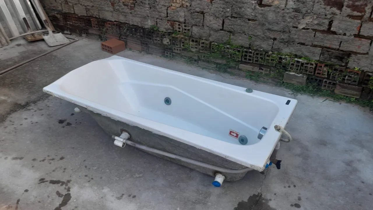 Banheira de hidromassagem ( bem conservada )64840810910723121