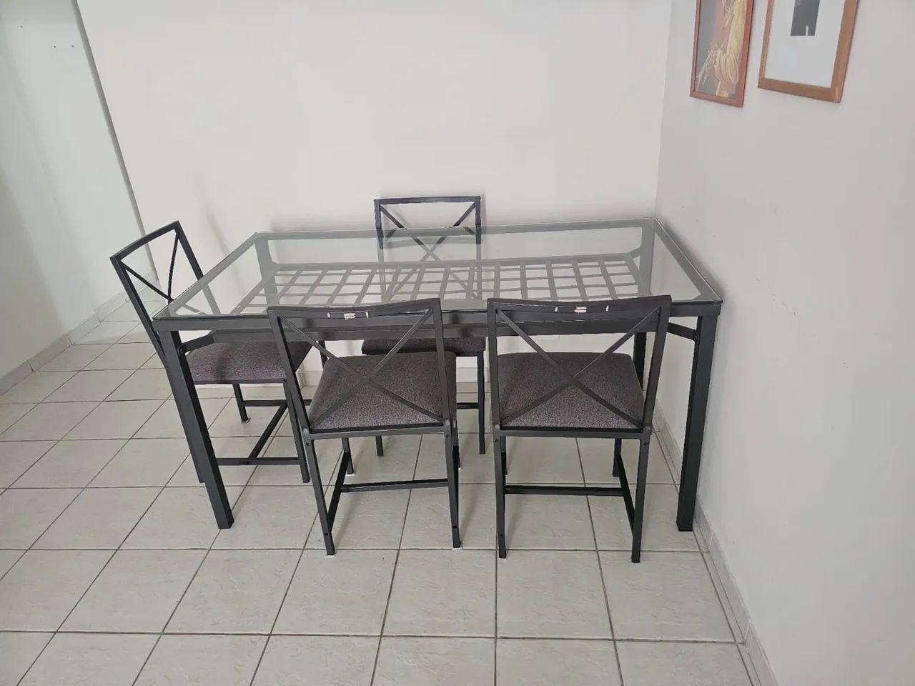 Mesa com 4 cadeiras