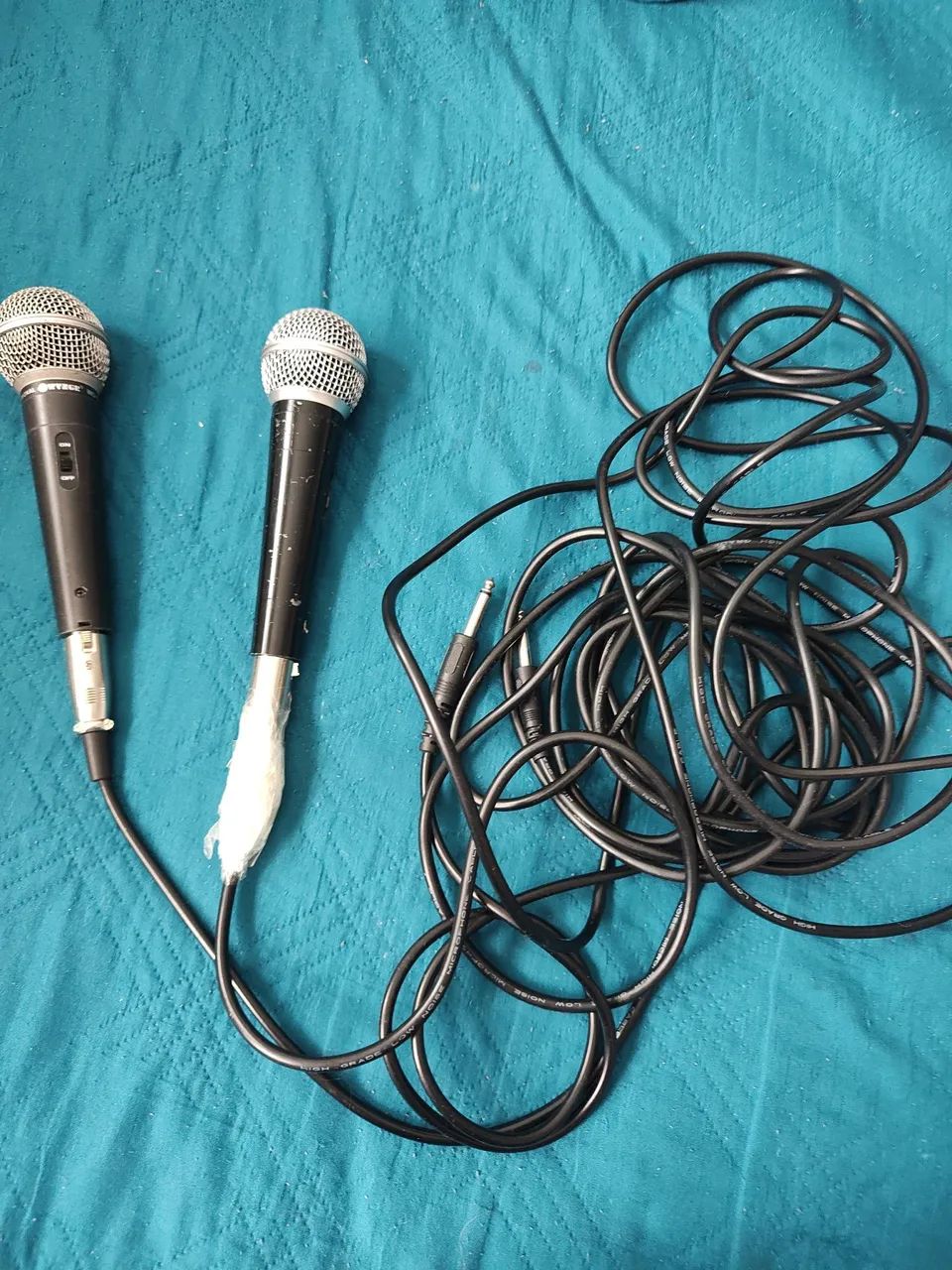 Microfones com cabo (um está com defeito não no p10 mas no três pinos)  - Foto 3