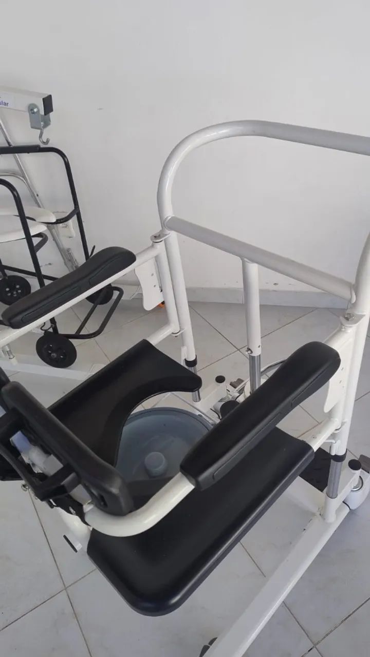 Cadeira de Banho com Rodas e Assento Confortável - Foto 3