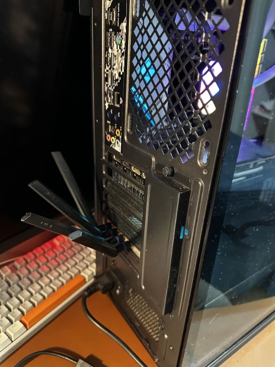 PC Gamer AMD Ryzen 5 3600, RX 5700 XT 8GB GDDR6, ASRock X570, 16GB RAM 3600Mhz com WiFi - Foto 5