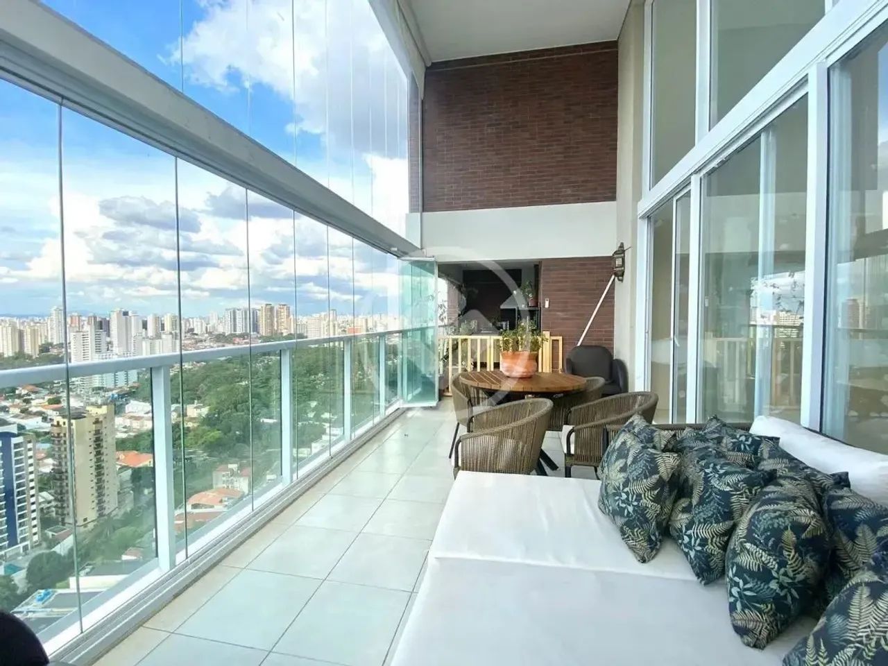 Apartamento á venda ,Vila Mariana 214m² ,4 suítes 4 vagas, Terraço Gourmet, Closet , quadr