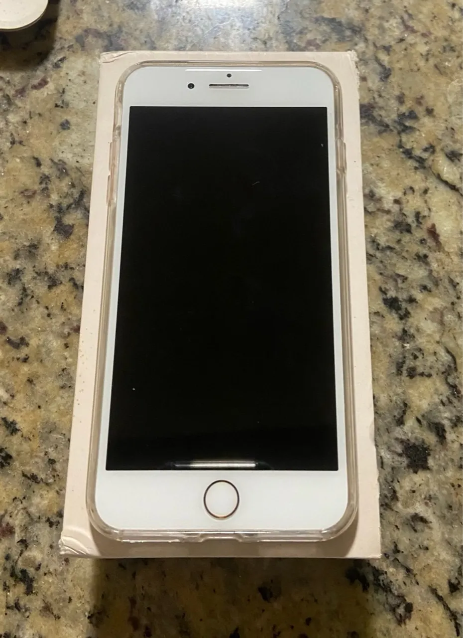 iPhone 8 Plus com carregador MagSafe
