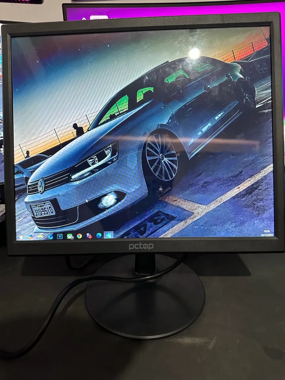 LED Monitor 17in - HDMI and VGA64396504756482122