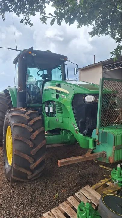 Trator John Deere 7215J ano 2018