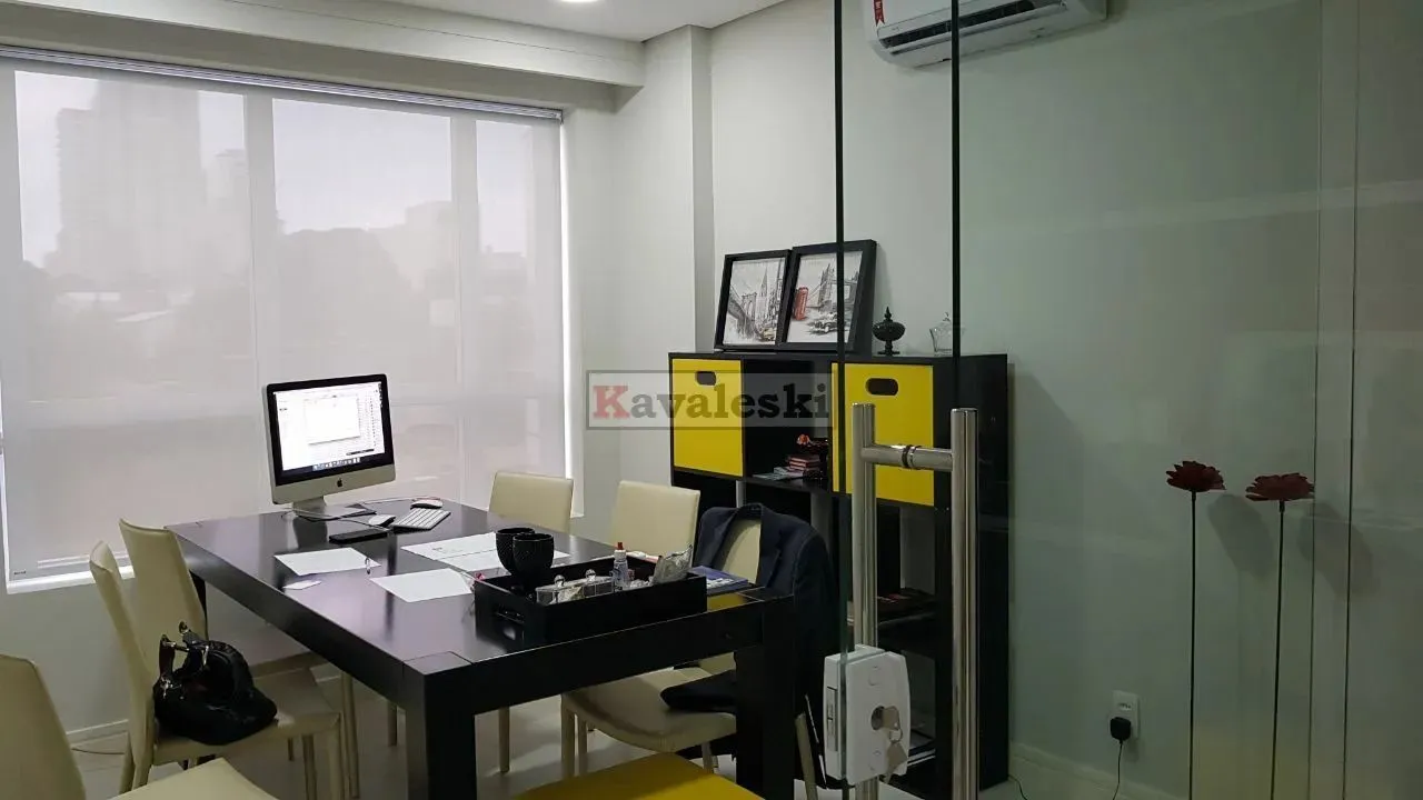 ** Sala Comercial a venda no bairro Vila Clementino, zona sul de São Paulo.
