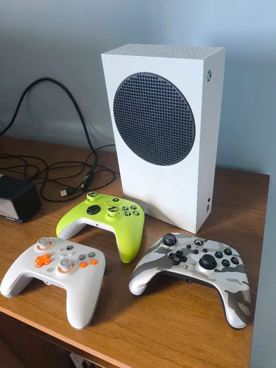 Xbox Series S + 3 Controles - Como Novo!<br>