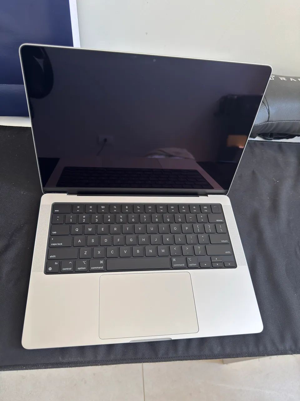 Macbook pro m3 pro chip m3 pro 12/18 1TB de armazenamento e 18GB Ram