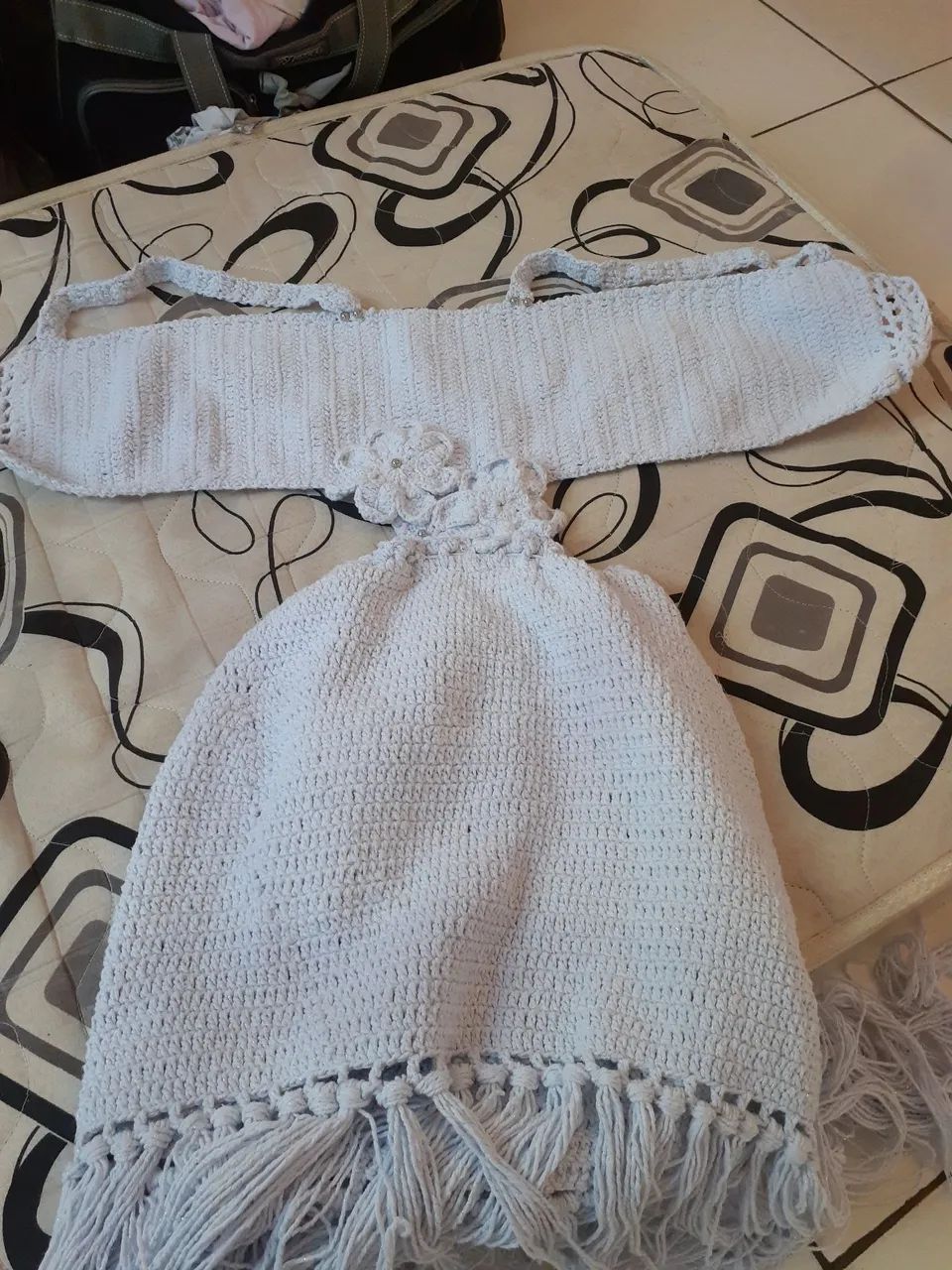 Vestido de crochê branco com franjas - Foto 2