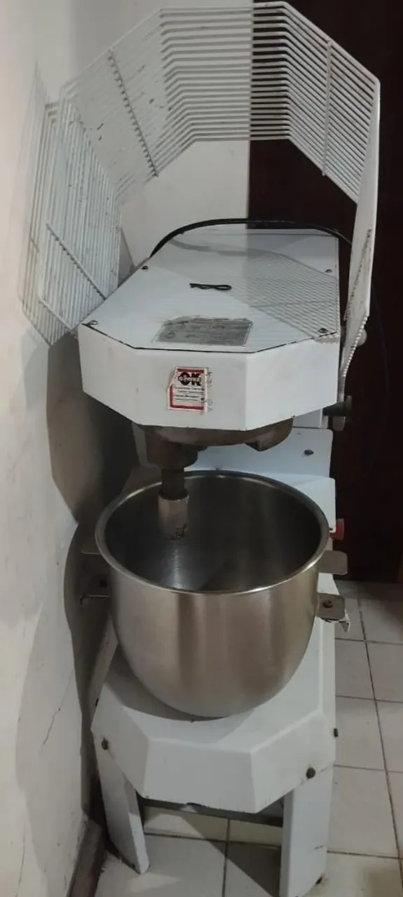 Batadeira / Misturador Industrial 18lts - Especificações Técnicas