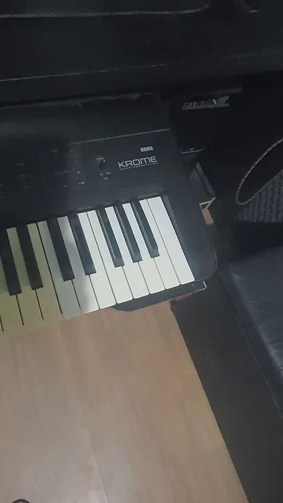 Teclado Korg Krome - Foto 2