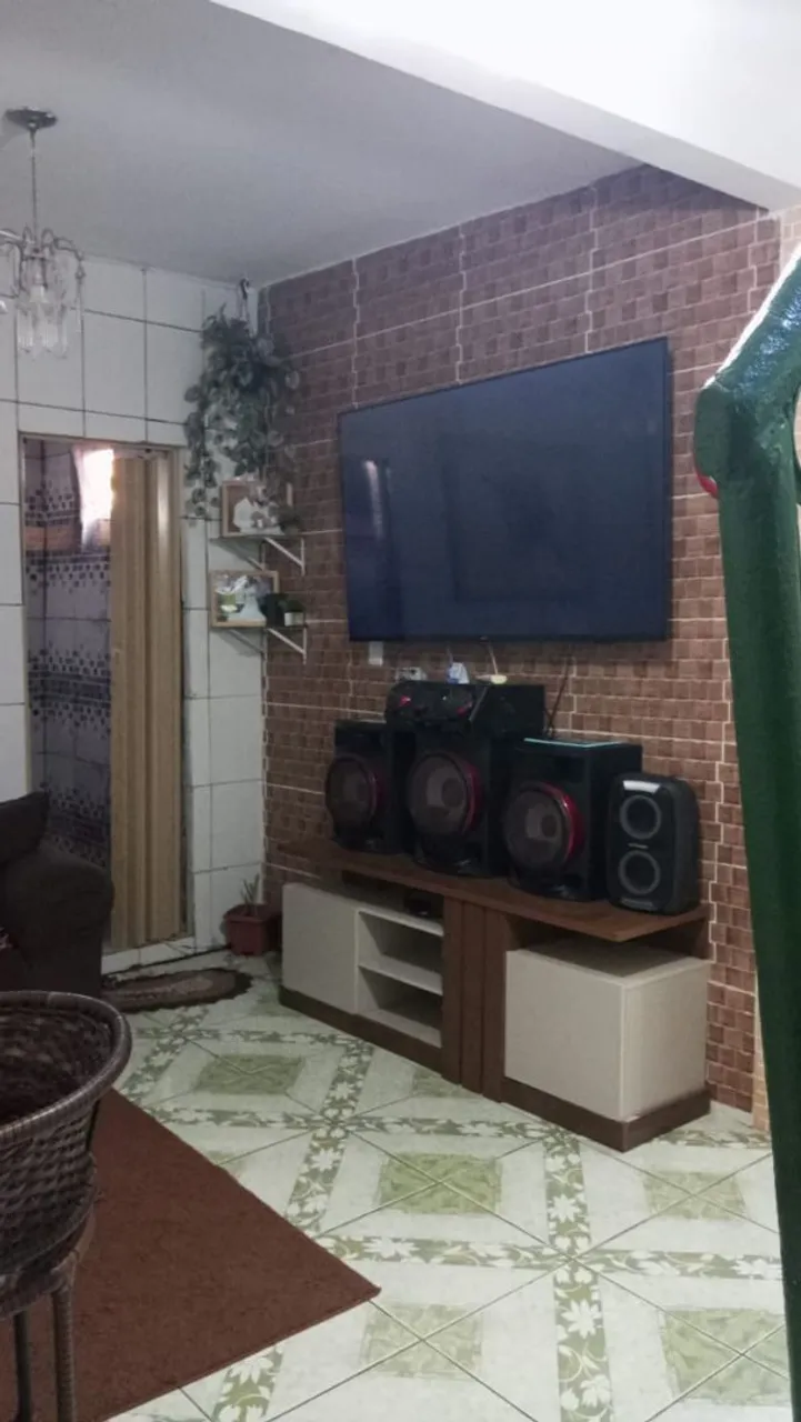 Vende se i linda casa no São Marcos no beco do amor coroado bem localizado a moto na porta