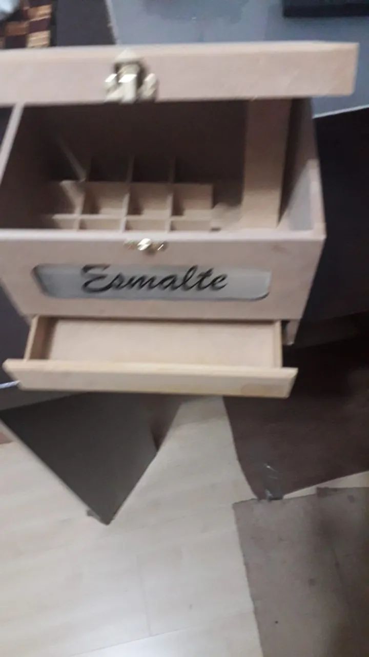 Caixa para esmalte com pequenas divisórias e gaveta em MDF nova - Foto 5