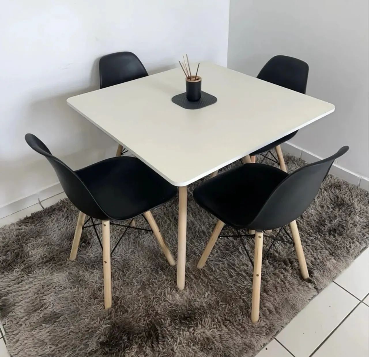 Conjunto Mesa com 4 cadeiras, Entrega e monta no mesmo dia!
