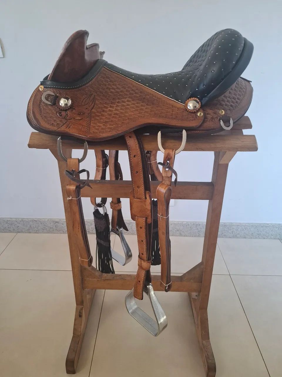 Arreio para montaria feito em couro legítimo 