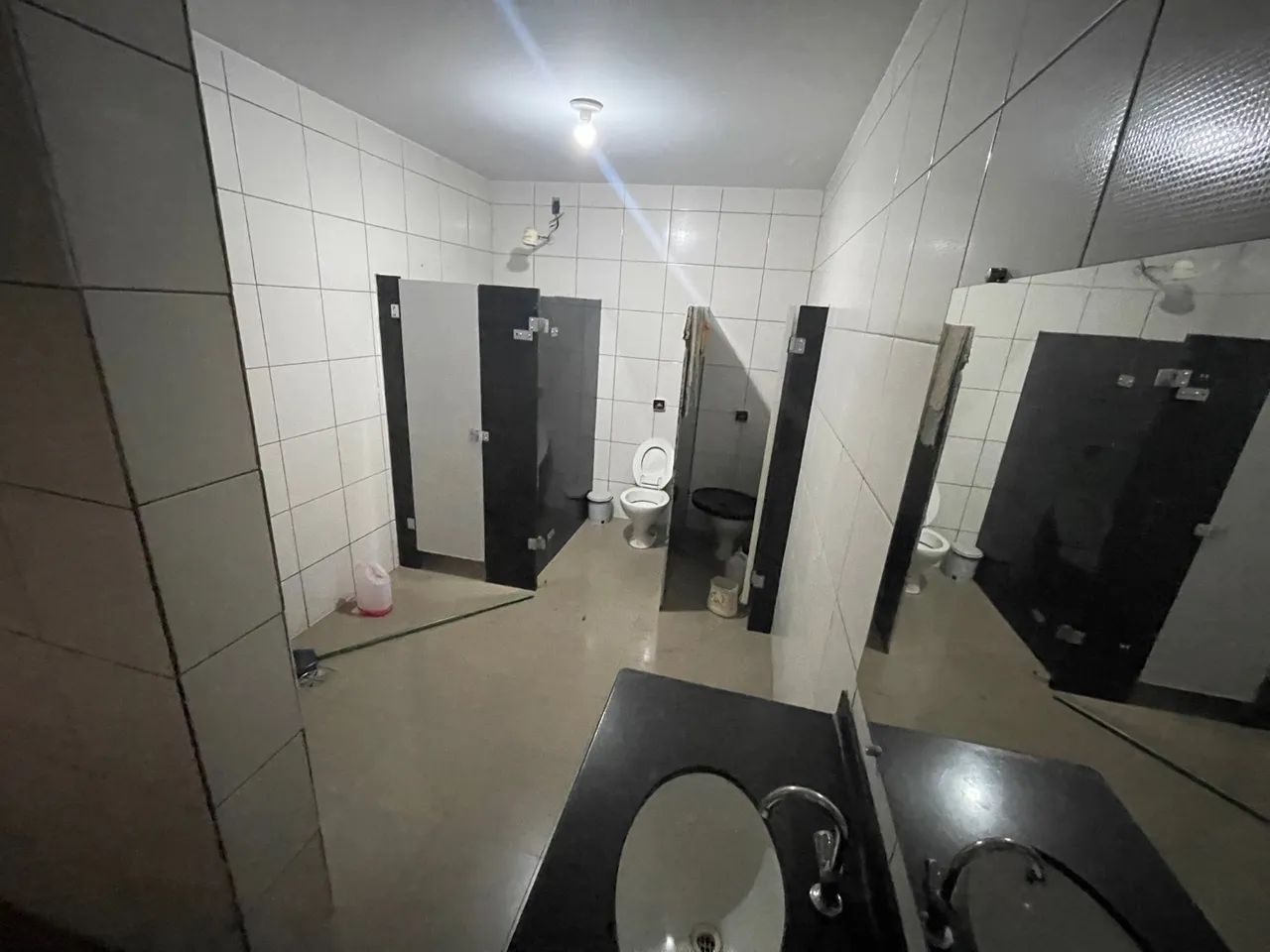 Prédio com 600 m2 em frente a EPNB, com amplo estacionamento - Foto 12