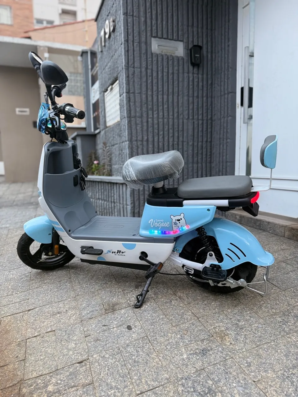 Scooter Elétrica Super Vogue - Diversão e Mobilidade!