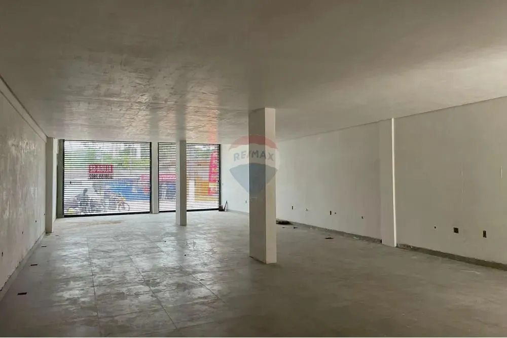 Prédio Comercial na Rua Felipe Camarão Extremoz