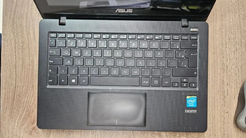 Notebook Asus X200m Intel Celeron / HD 512 / 2GB Ram / Tela 11,6