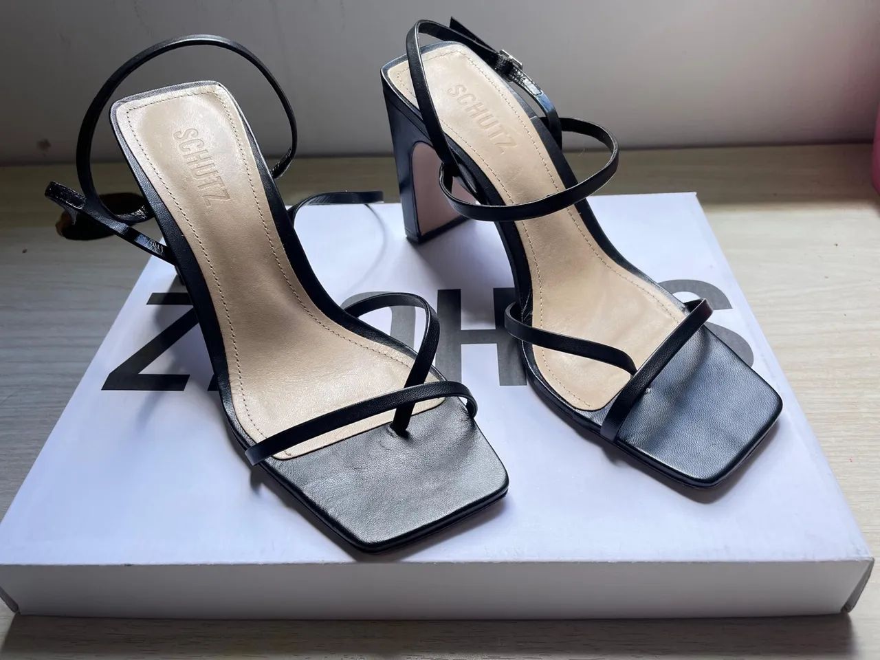 Sandália Schutz Preta - Foto 3