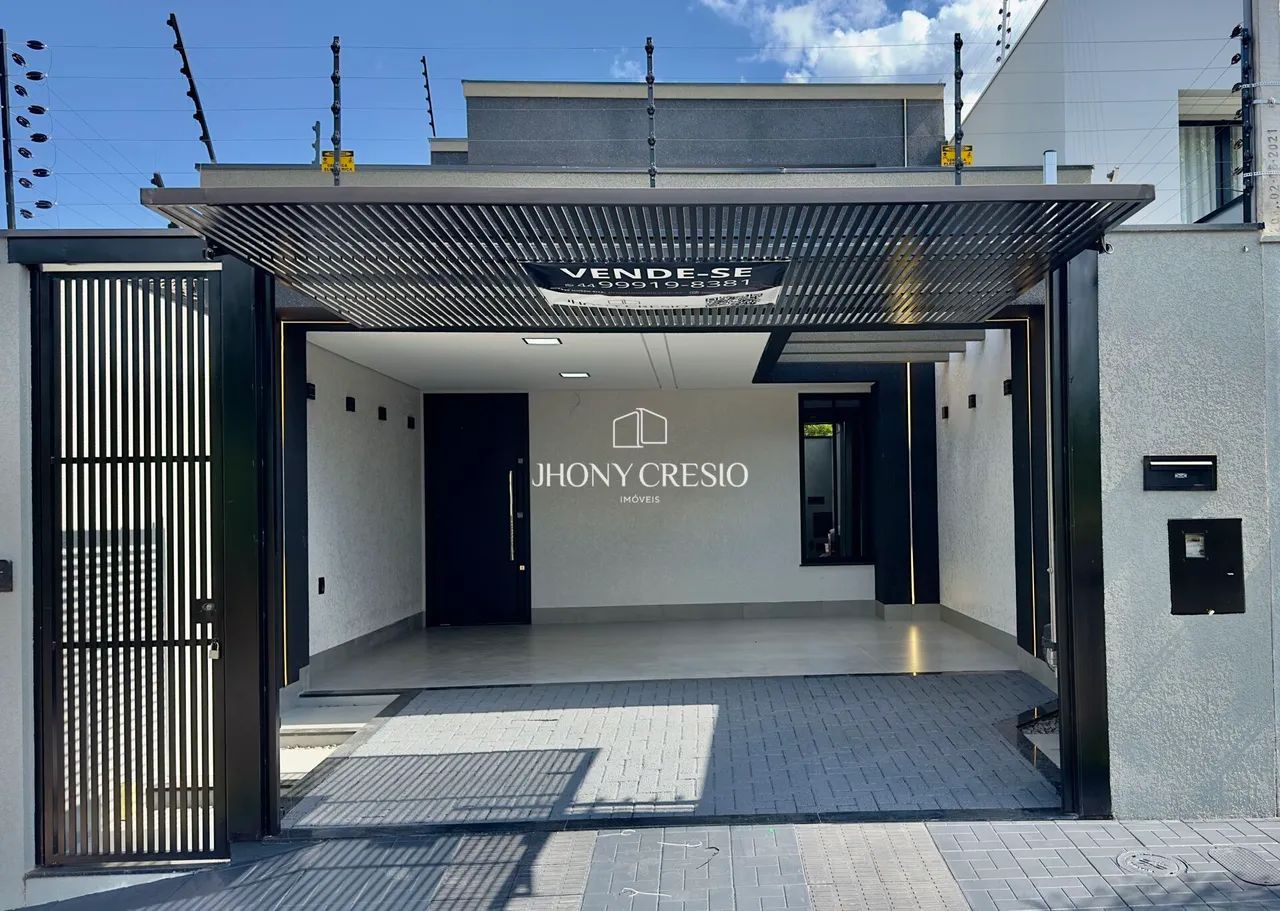 Casa nova, Jardim Paris, cozinha planejada, com 3 quartos sendo uma suíte.