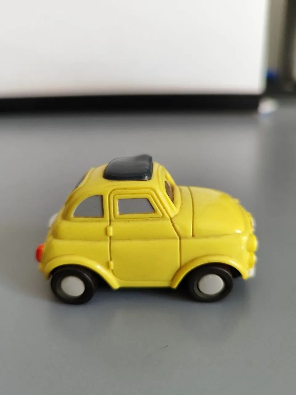 Carrinho Luigi Filme Carros - Carrinho Miniatura/Fricção - Foto 4