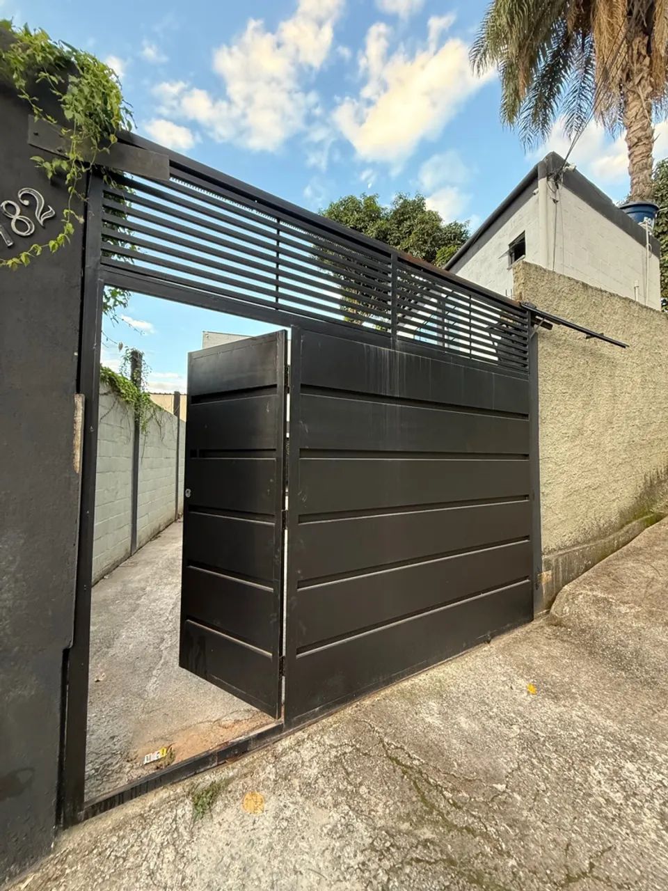 Kitnets mobiliada c garagem 