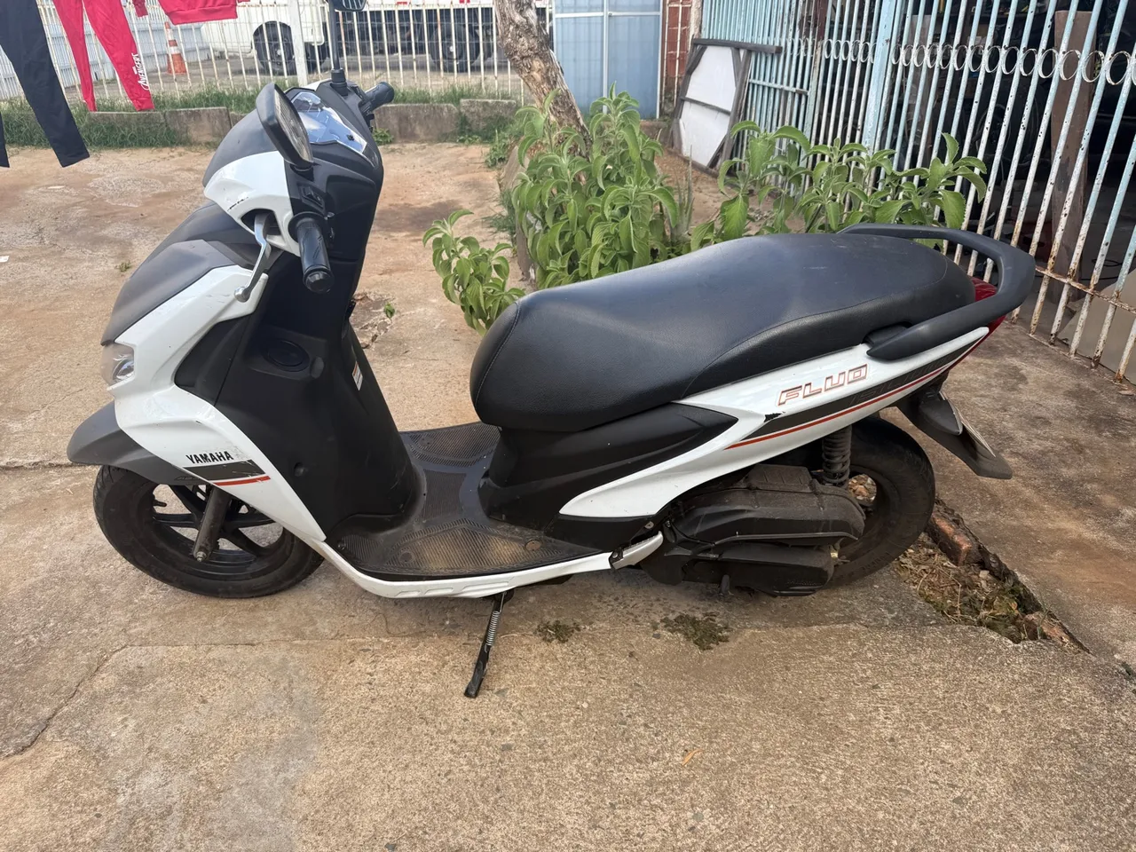 Moto yamaha fluo 125