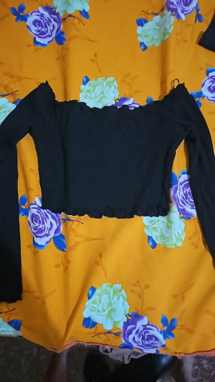 Blusa preta de manga comprida