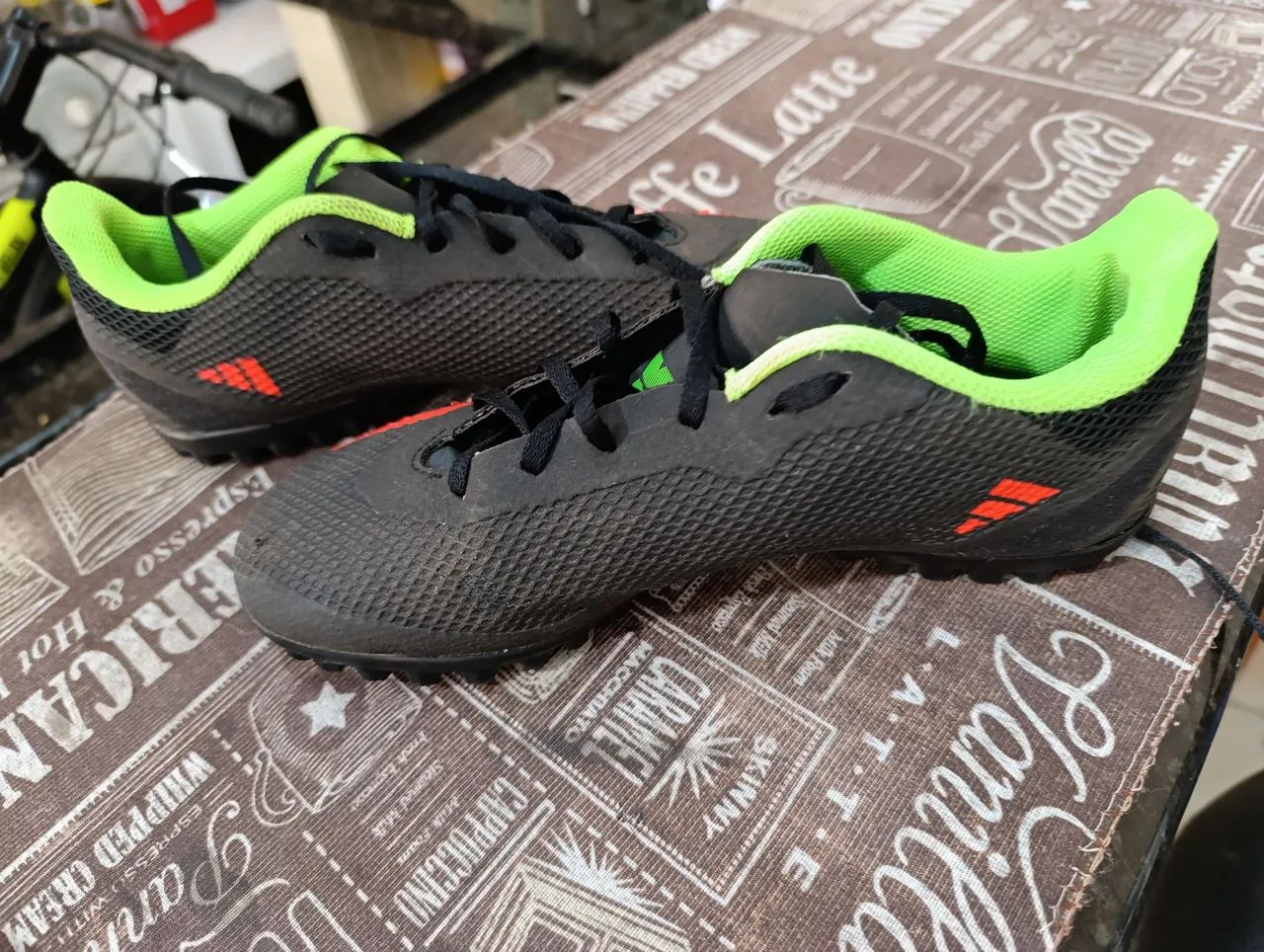 Chuteira society umbro e adidas - Foto 5