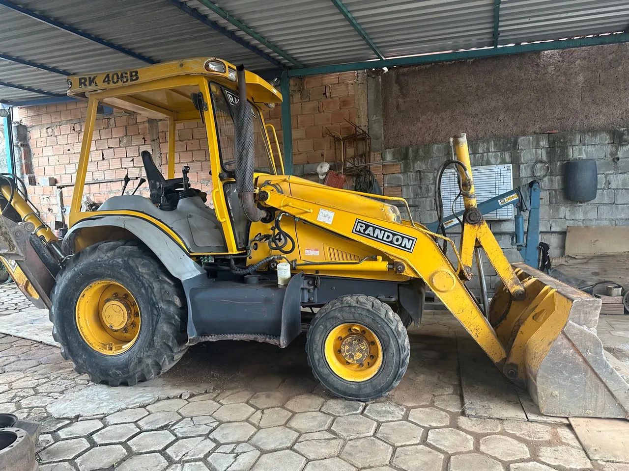 Retroescavadeira Randon 4x4 ano 2008 único dono  - Foto 3