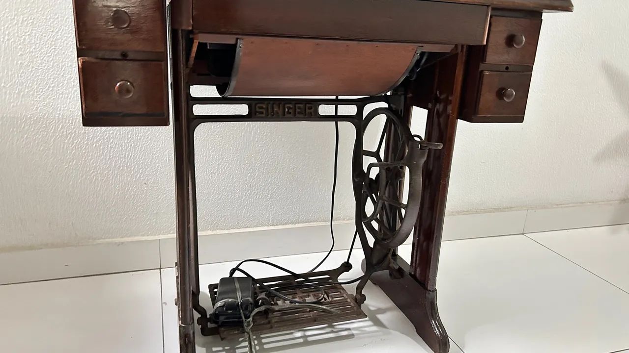 Máquina de costura Singer antiga - Colecionadores - Foto 5