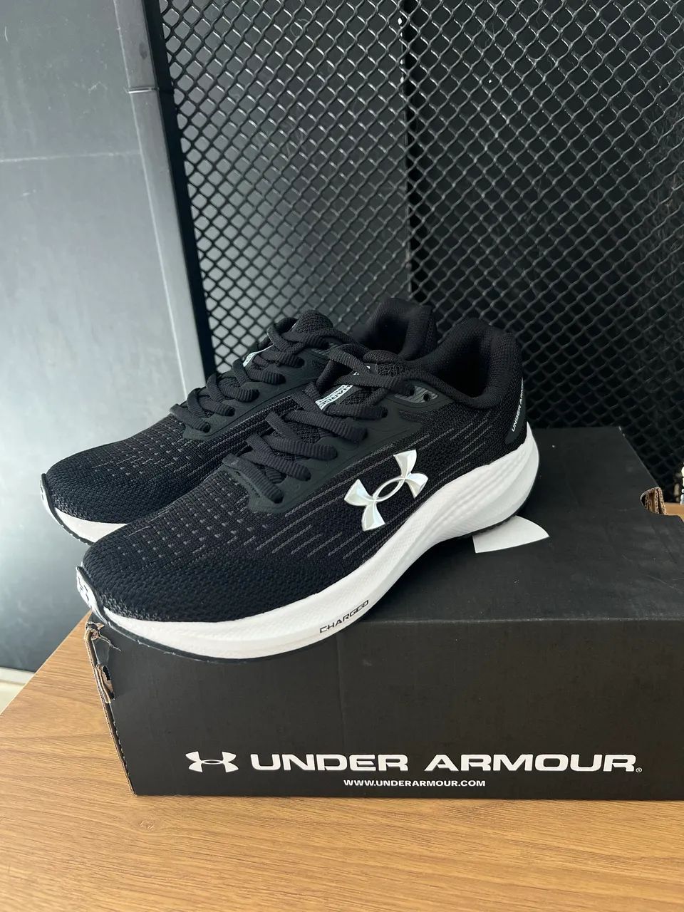 Tênis Under Armour Corrida Charged Original 