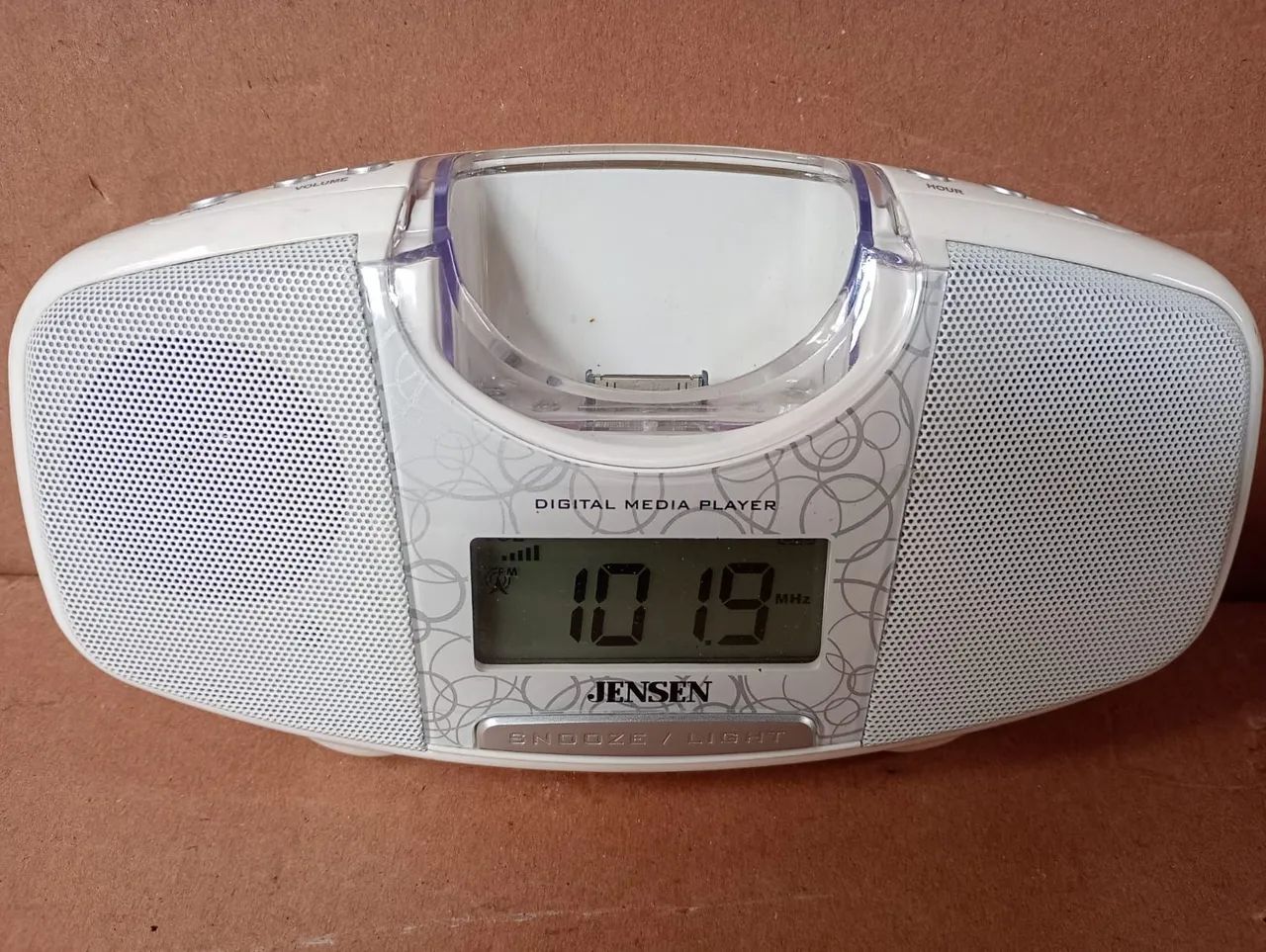 Rádio relógio Jensen 