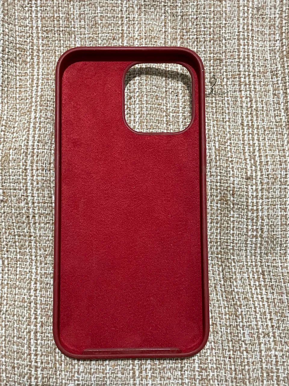 Capa de Silicone Premium p/ iPhone 15 Pro Max - Vermelha (Interior Aveludado) - Foto 2