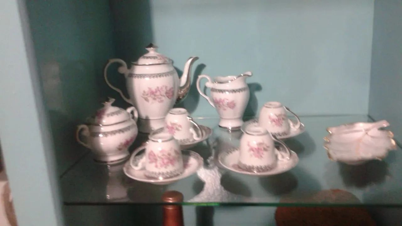 Antiques: stove, iron, porcelain and leather travel bags.64292885816449124