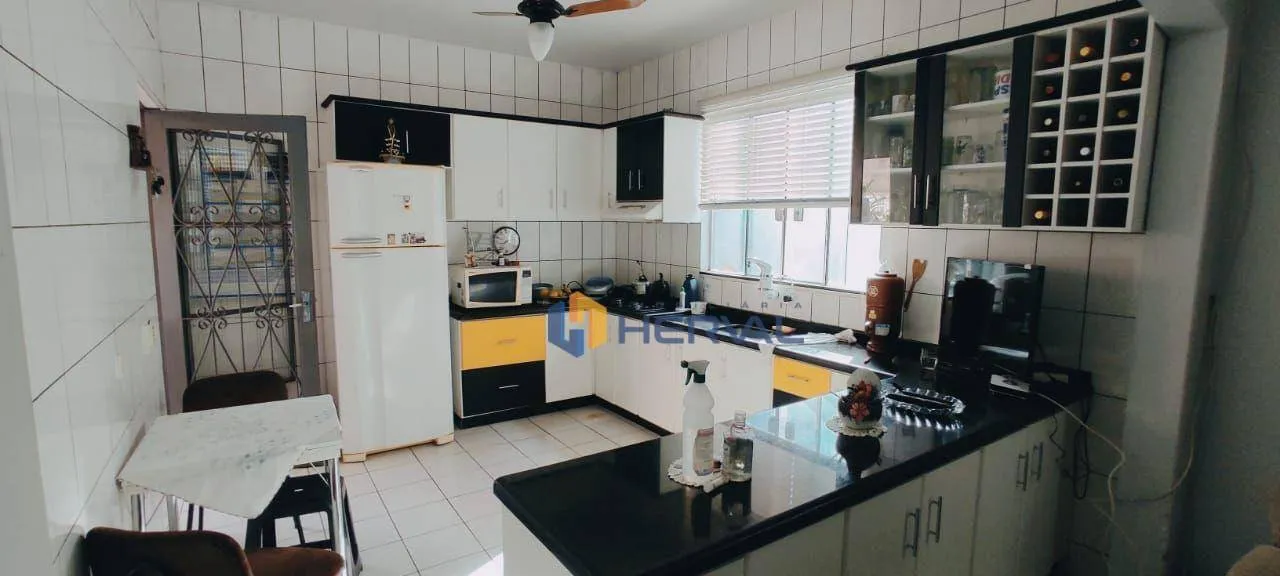 Casa com 3 quartos à venda, 200 m² por R$ 650.000,00 - Jardim América - Maringá/PR