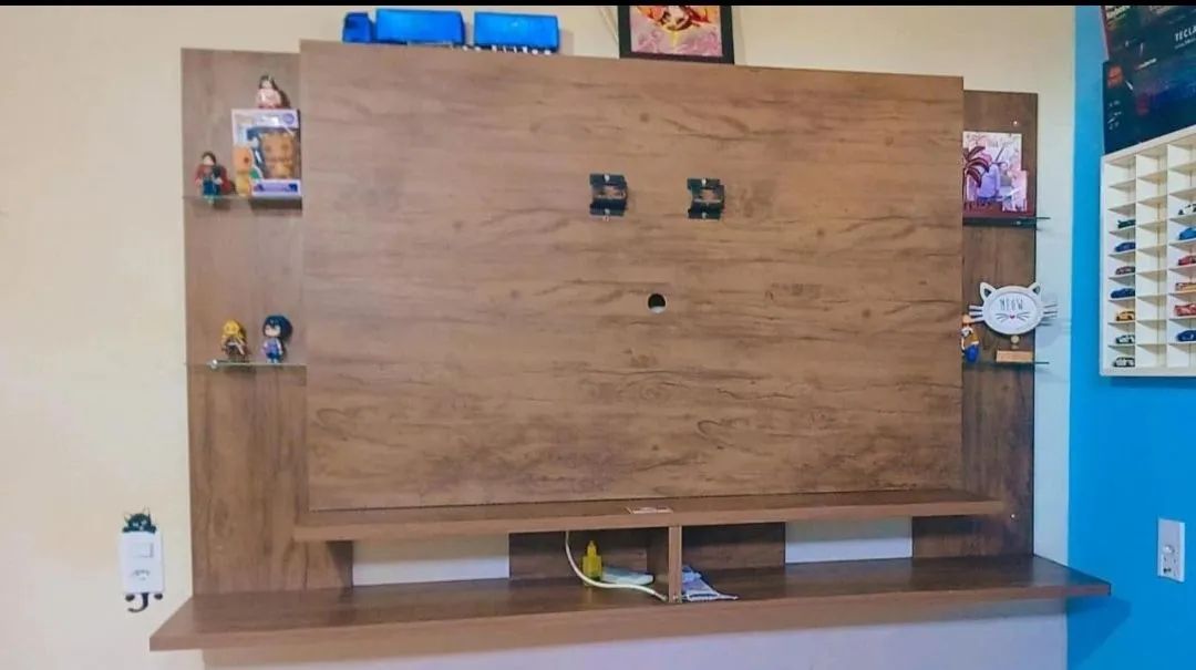 Wooden TV Stand with Shelves (if you pick it up, I charge BRL 200)