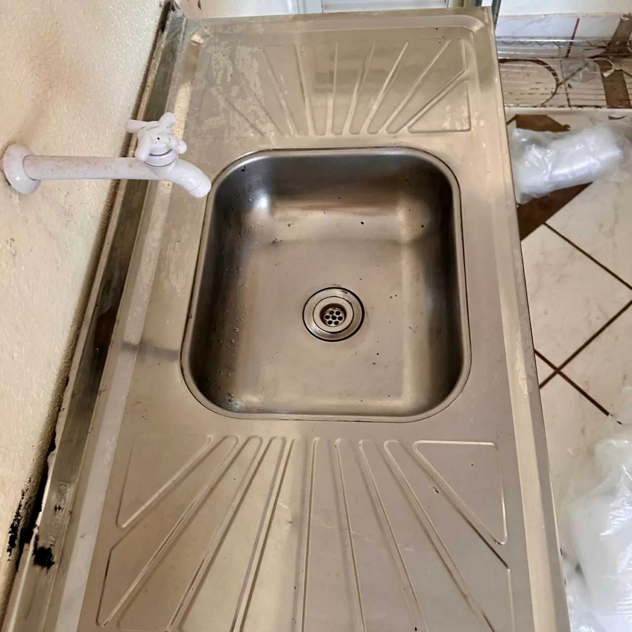 Pia inox tamanho diferenciado de 1 mt