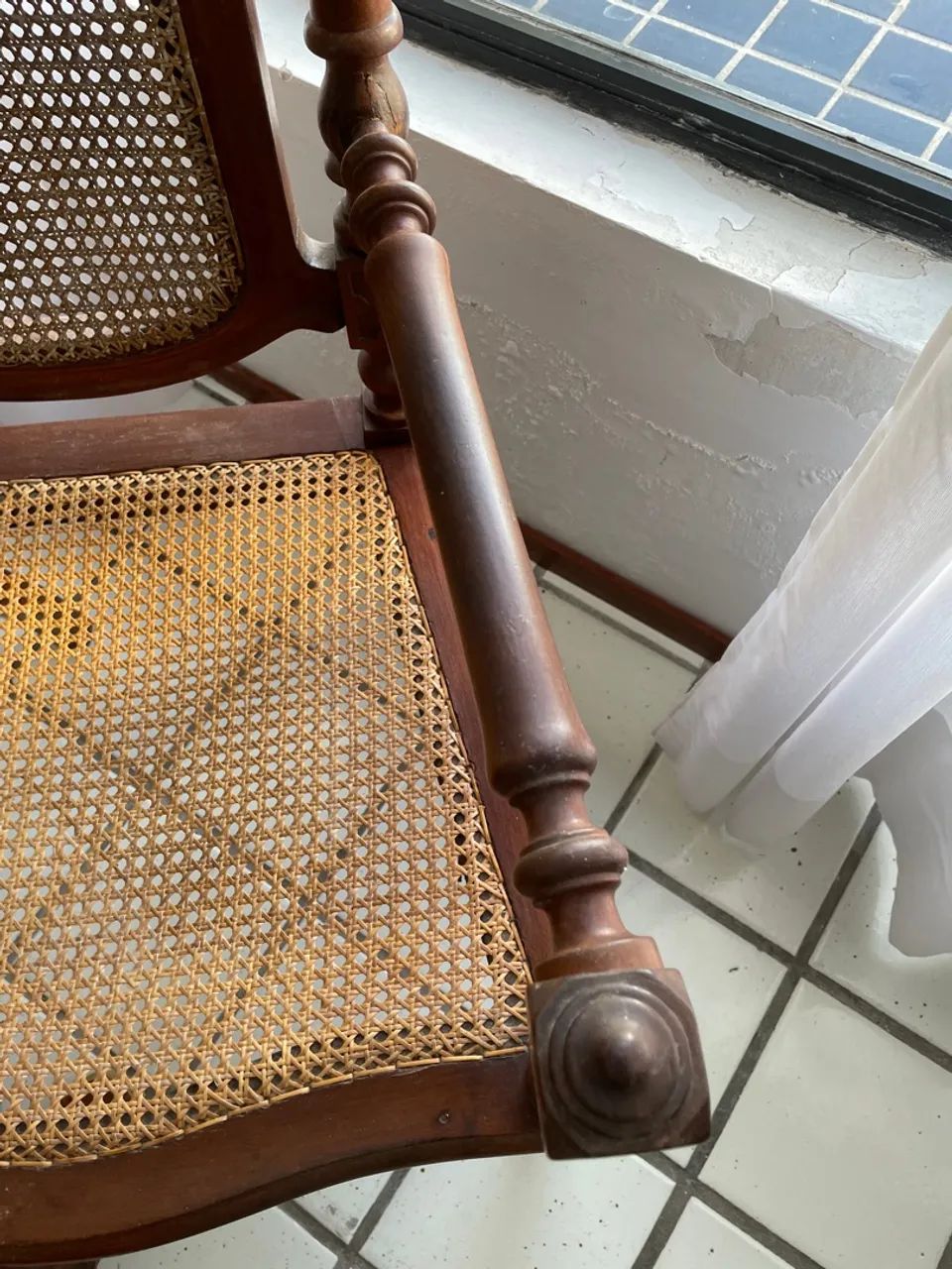 ANTIGA CADEIRA DE BRAÇOS C/PALHINHA INDIANA  - Foto 3
