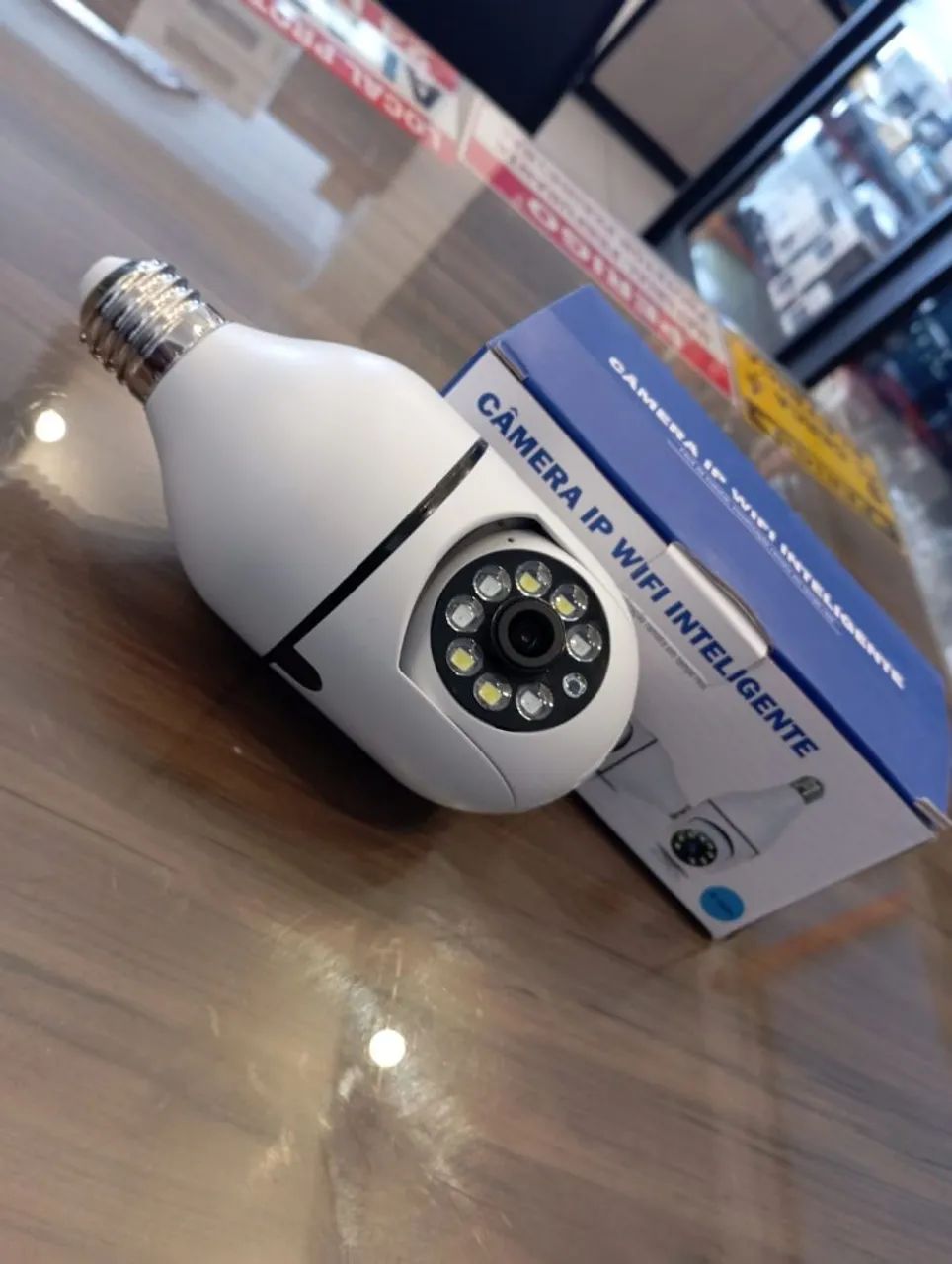 Câmera IP WiFi Inteligente em formato de lâmpada