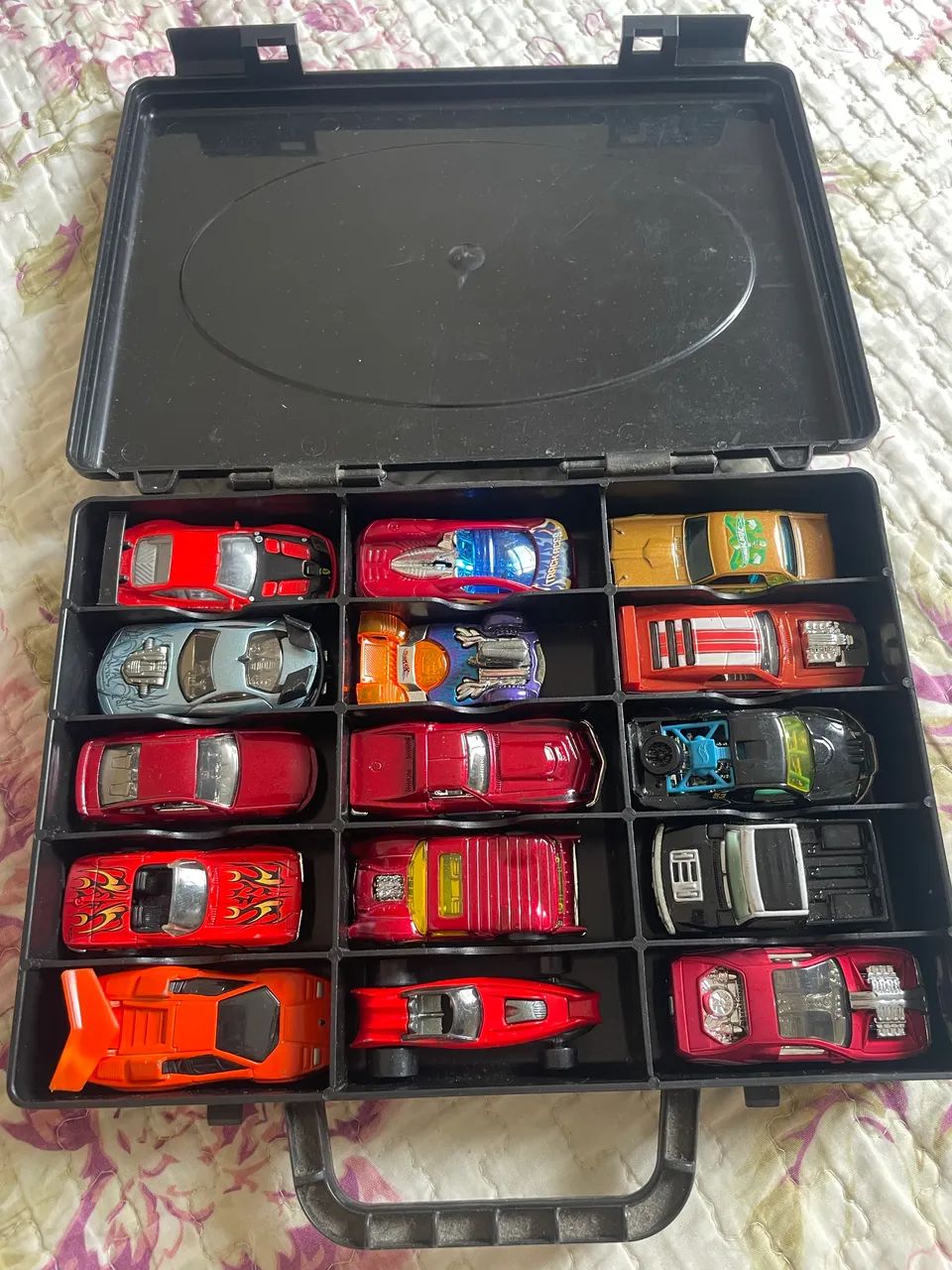 Maleta com 15 Carrinhos de Coleção - Tipo Hot Wheels ? - Foto 3