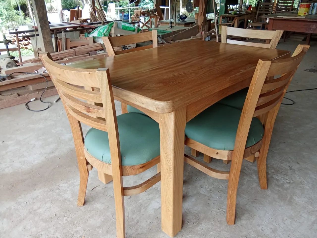 Conjunto Mesa de Jantar com 4 Cadeiras em Madeira - Foto 2