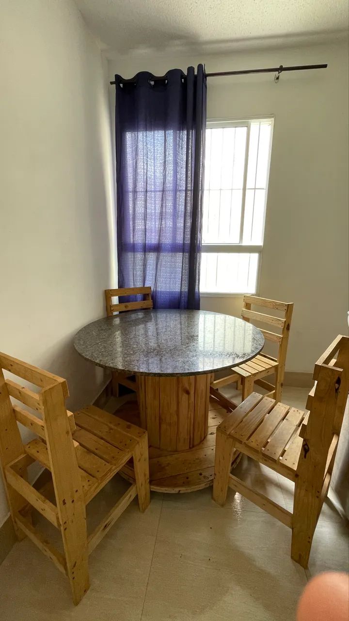 Mesa Madeira rústica + pedra mármore + 4 cadeiras - Foto 3