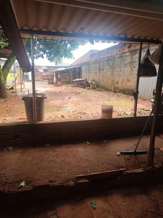 Casa em rua tranquila, próximo a comércios - Foto 4