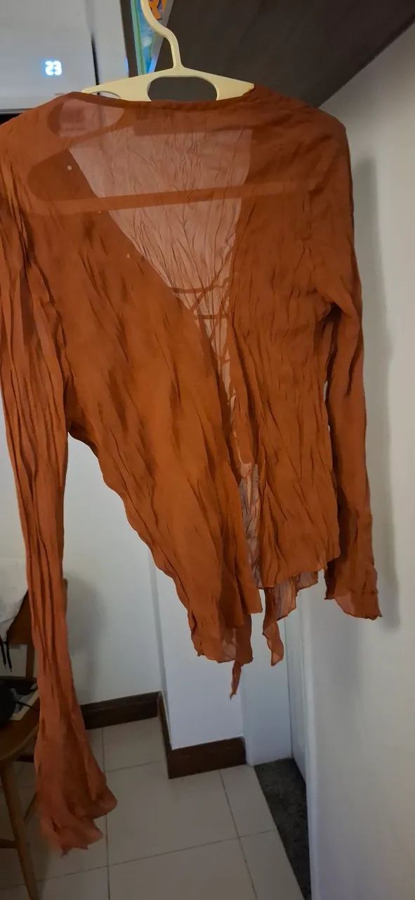 Blusa marrom com amarração tecido leve - Foto 5