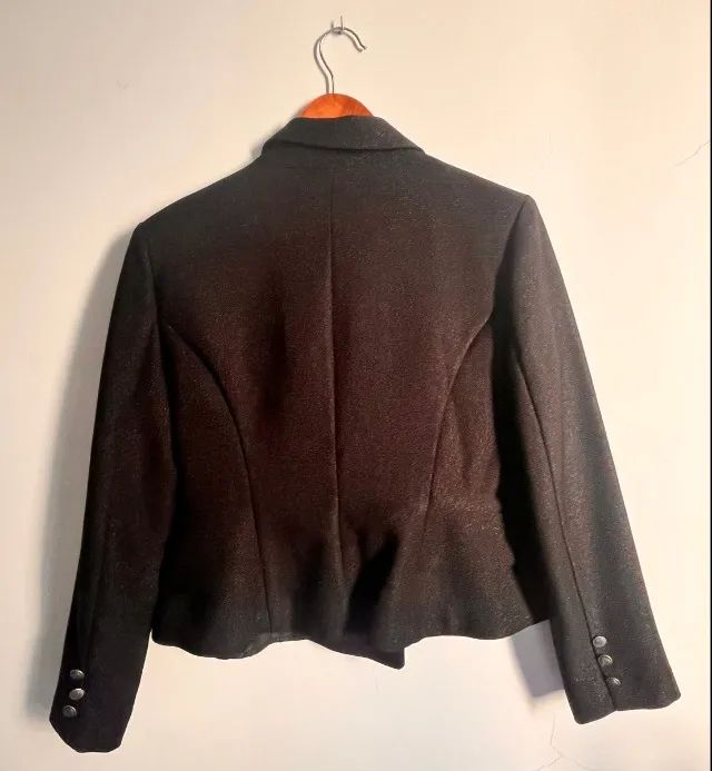 Blazer preto com tecido brilhoso - Foto 2