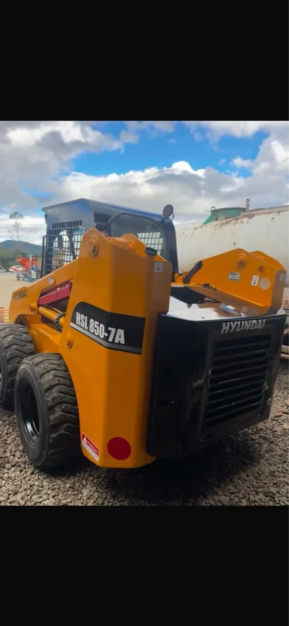 Mini carregadeira Hyundai HSL850-7A - Foto 3